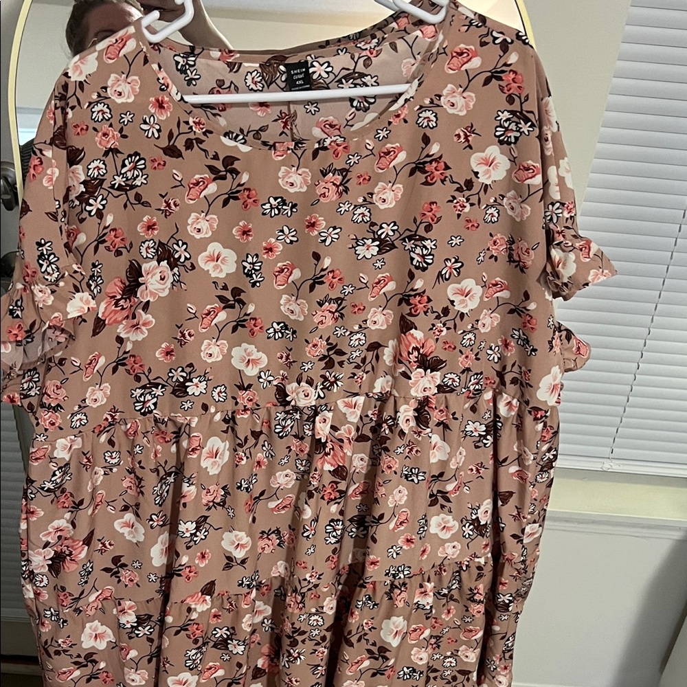 SHEIN Curve Floral Print Blouse in Light Pink and Black